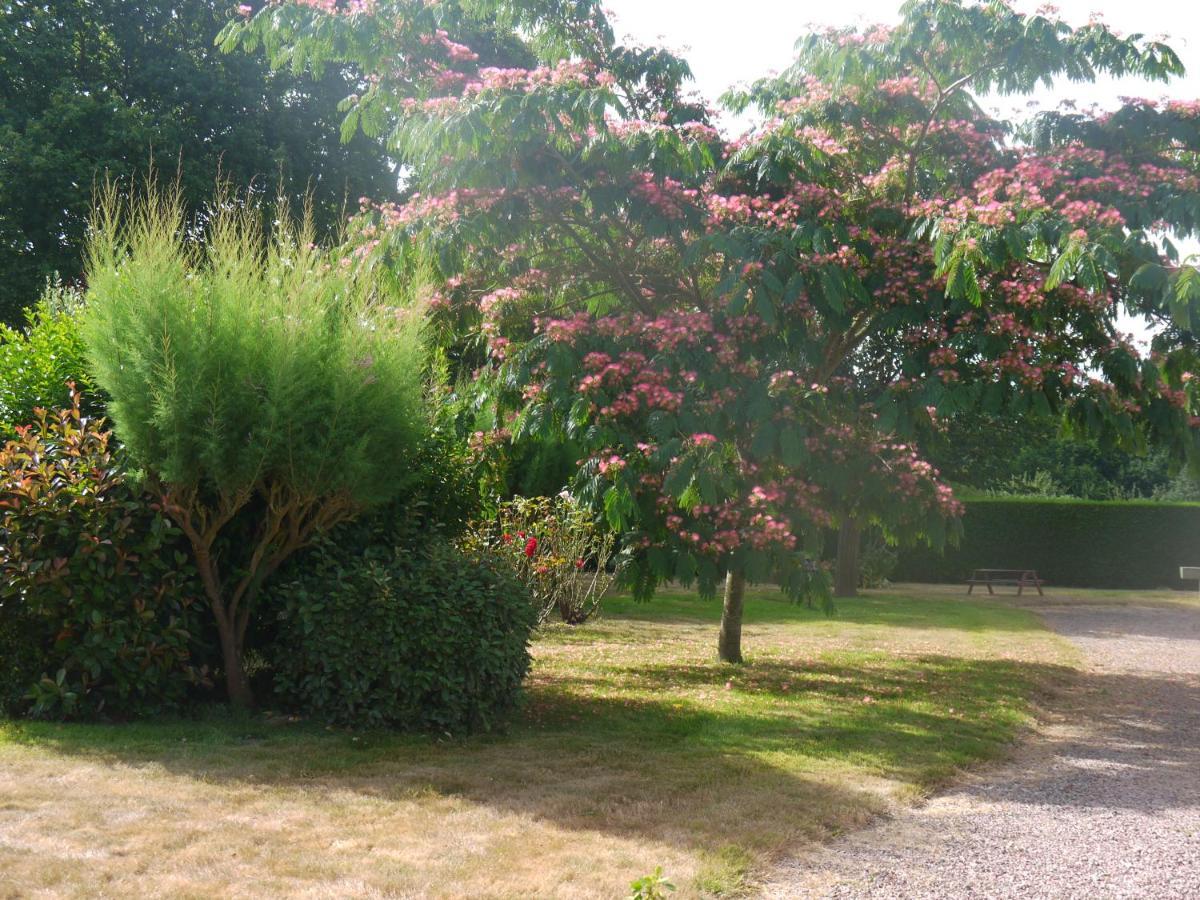 Gite Les Sageais Hotel Baguer-Morvan Exterior photo