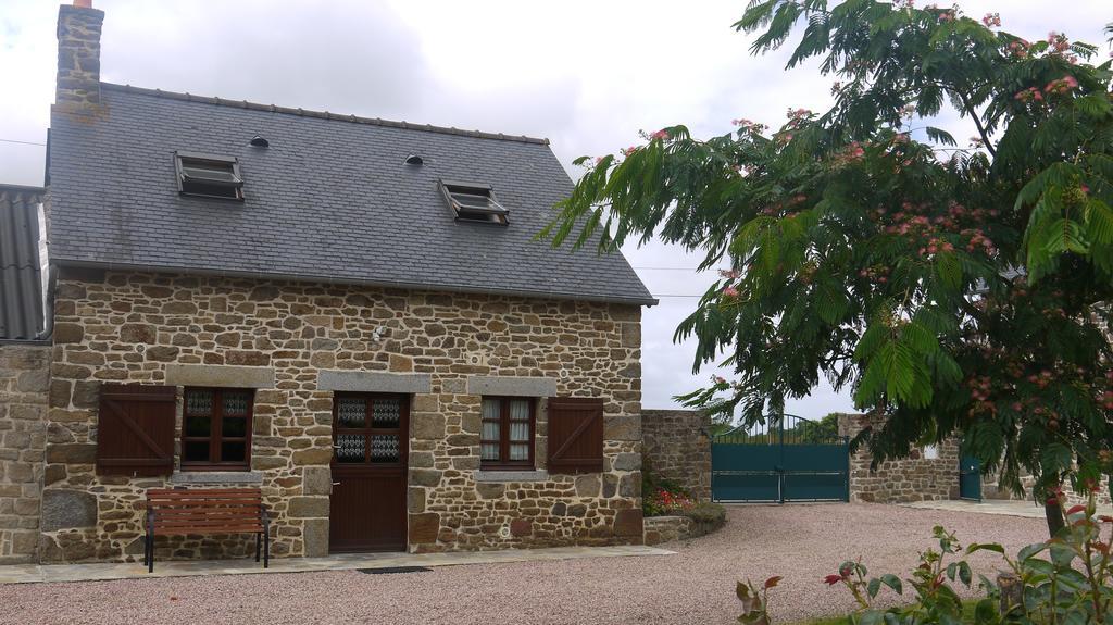 Gite Les Sageais Hotel Baguer-Morvan Exterior photo